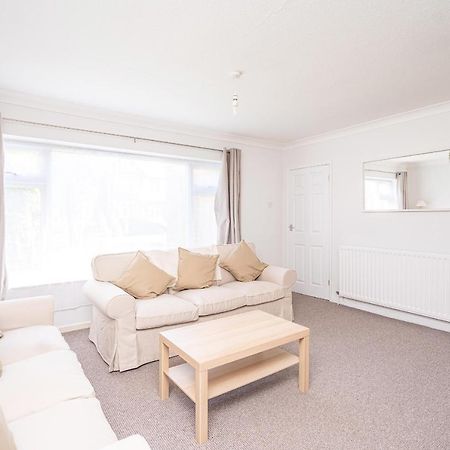 Spacious 5 Bedroom House - Sleeps 7 - 3-Car Driveway - Work - Leisure Wolverhampton Exteriör bild