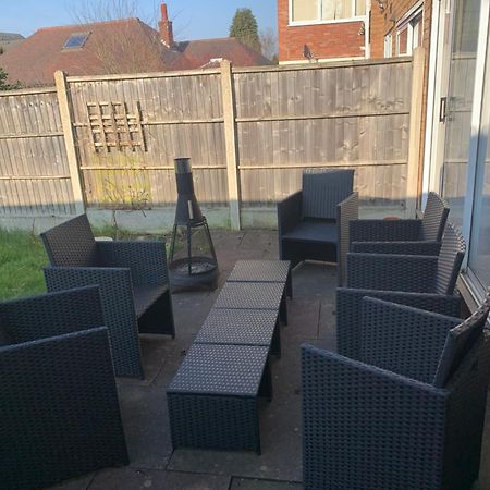 Spacious 5 Bedroom House - Sleeps 7 - 3-Car Driveway - Work - Leisure Wolverhampton Exteriör bild