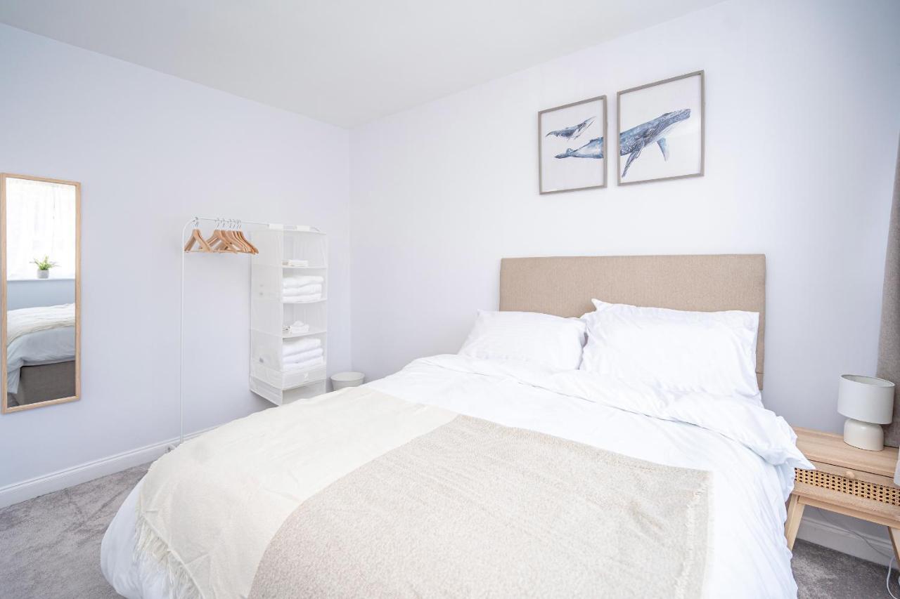 Spacious 5 Bedroom House - Sleeps 7 - 3-Car Driveway - Work - Leisure Wolverhampton Exteriör bild