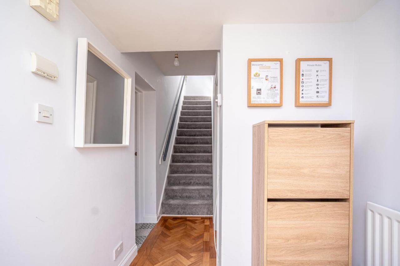 Spacious 5 Bedroom House - Sleeps 7 - 3-Car Driveway - Work - Leisure Wolverhampton Exteriör bild