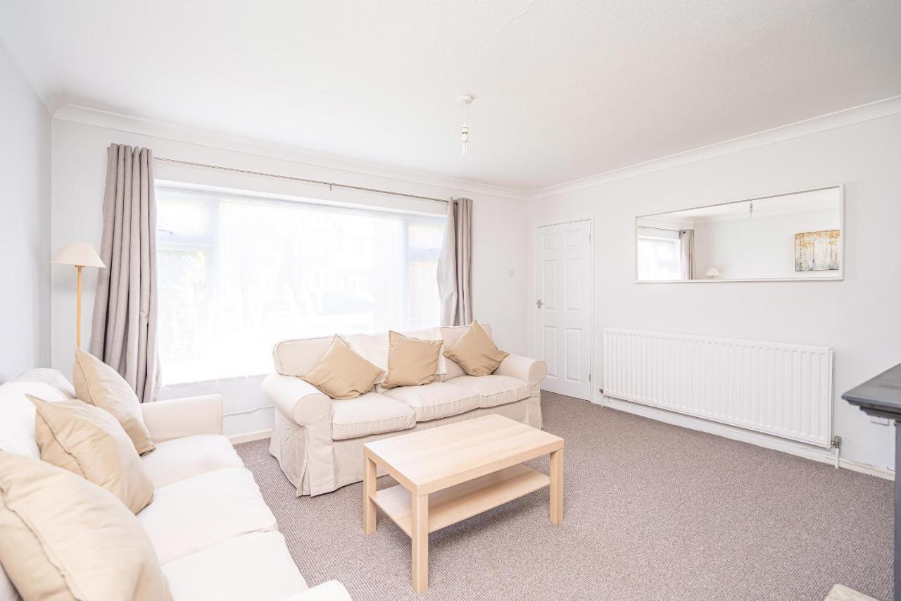 Spacious 5 Bedroom House - Sleeps 7 - 3-Car Driveway - Work - Leisure Wolverhampton Exteriör bild